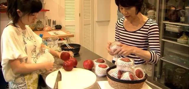 日本55丰满熟妇厨房伦:01-17-19-30-45-48W：02,日本文化中的丰满熟妇魅力，厨房里的故事与探索（55岁女性的独特韵味）