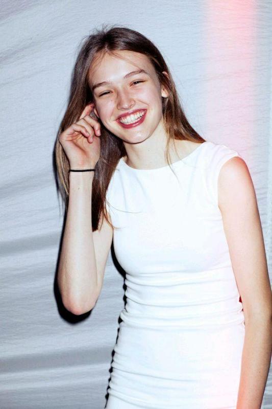 人人妻人人爽人人澡欧美一区:02-11-20-24-43-45U：13,人人妻的欧美风情与独特体验，探索成人世界的奇幻之旅（人人澡的新视界）