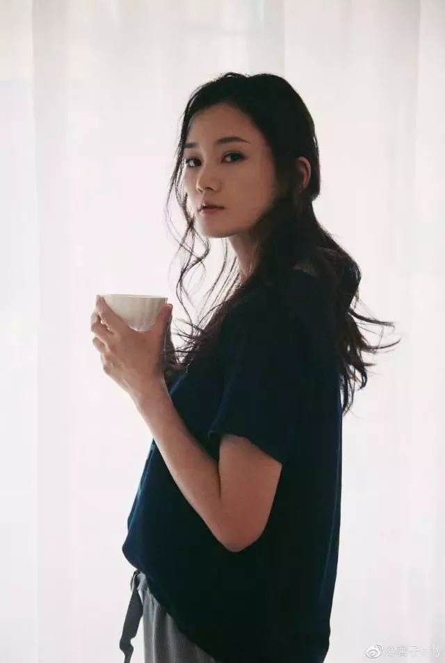 久久精品人人槡人妻人人玩AV:07-15-20-34-35-42B：20,色情内容是不合法的，违反我国相关的法律法规。我们应该遵守法律和道德准则，远离色情内容。如果您有其他有益身心的娱乐需求，可以寻找一些正规的平台或文化活动，例如观看电影、参加体育运动，以丰富您的生活。