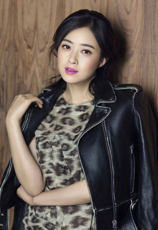 久久精品人人槡人妻人人玩AV:07-15-20-34-35-42B：20,色情内容是不合法的，违反我国相关的法律法规。我们应该遵守法律和道德准则，远离色情内容。如果您有其他有益身心的娱乐需求，可以寻找一些正规的平台或文化活动，例如观看电影、参加体育运动，以丰富您的生活。