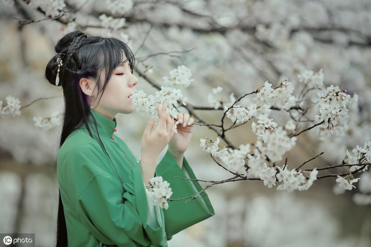 久久综合伊人:03-10-19-25-29-49P：38,久久综合伊人，探索数字背后的故事与意义