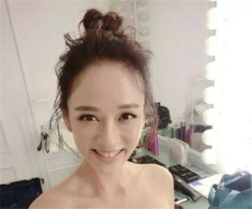 免费无码AV一区二区三区:09-32-36-40-42-47L：30,色情内容是不合法的，违反我国相关的法律法规。我们应该遵守法律和道德准则，远离色情内容。如果有其他有益身心的娱乐需求，可以寻找一些正规的平台或文化活动，例如观看电影、参加体育运动、学习知识等，以丰富您的生活。