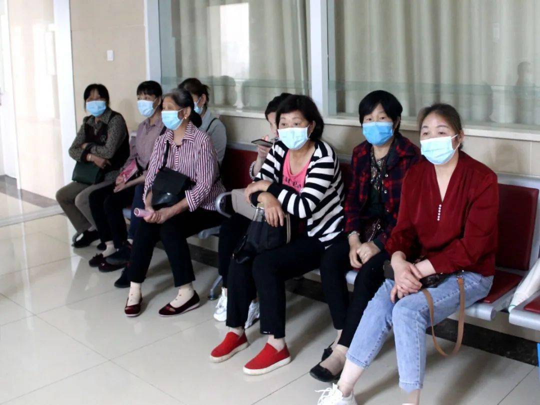 男人j进入女人j内部免费网站:20-21-26-35-40-41W：30,探索情感交融的世界，男人与女人的深度交流