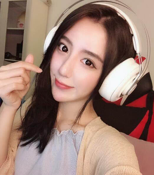 裸身美女无遮挡永久免费视频:03-23-29-30-37-46F：39,裸身美女无遮挡永久免费视频，探索真实与幻想的边界