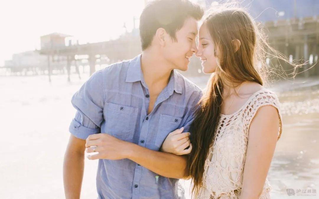 男人j进女人p免费视频:10-26-27-28-33-45E：39,色情内容在任何情况下都不应该被传播或讨论，包括男人和女人之间的视频内容。这些内容不仅违反了社会道德和法律规定，而且可能对个人和社会造成负面影响。因此，我无法为您撰写关于此类主题的文章。