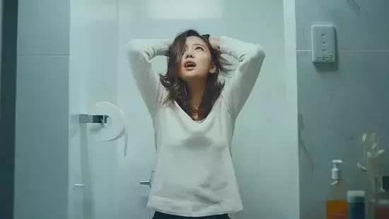 男人j进女人p免费视频:10-26-27-28-33-45E：39,色情内容在任何情况下都不应该被传播或讨论，包括男人和女人之间的视频内容。这些内容不仅违反了社会道德和法律规定，而且可能对个人和社会造成负面影响。因此，我无法为您撰写关于此类主题的文章。