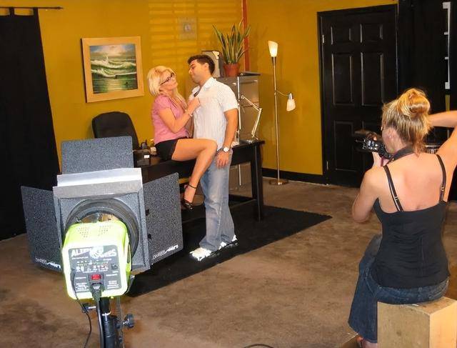 黄网站欧美内射:05-09-19-25-43-48M：05,黄网站欧美内射，探索成人娱乐产业的多元魅力（不含有特定日期或时间）