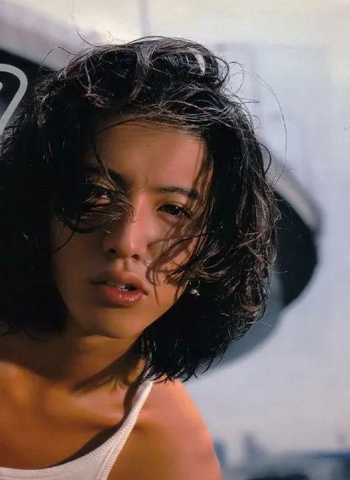 日本三级欧美三级人妇视频黑白配:04-08-20-21-30-49U：44,探索日本与欧美文化交融下的成人视频产业——黑白配风格的演变与挑战