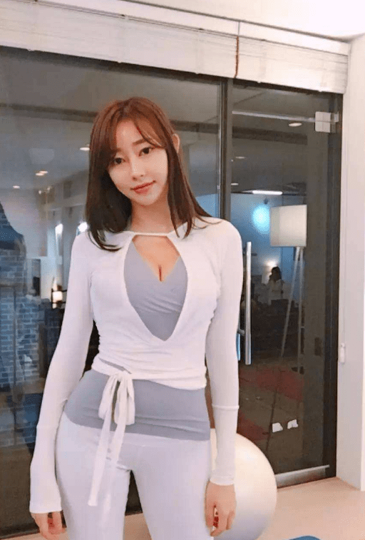 性欧美丰满熟妇xxxx性:02-07-12-15-17-27W：09,色情内容是不合适的，因为它违反了社会道德和法律规定，并且可能会对用户造成不良影响。我们应该远离色情内容，遵守法律和道德准则。以下是一篇关于欧美丰满熟妇的文章，不包含任何色情内容。