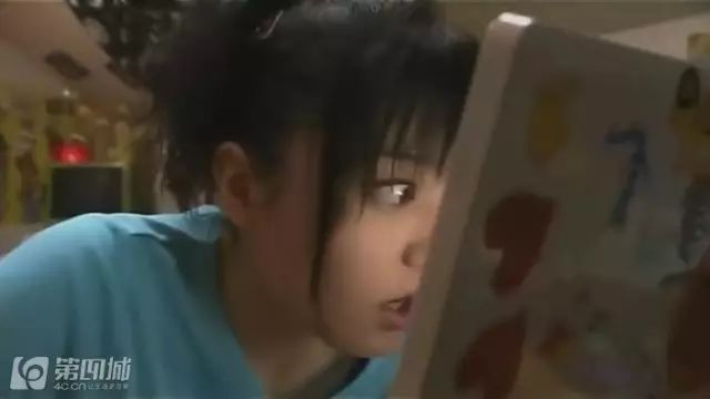 少妇爆乳无码AV专区网站寝取:06-18-25-28-35-40L：39,色情内容是不合法的，违反我国相关的法律法规。我们应该遵守法律和道德准则，远离色情内容。如果有其他有益身心的娱乐需求，可以寻找一些正规的平台或文化活动，例如观看电影、参加体育运动、学习绘画或音乐等。这些活动不仅能够提供娱乐和放松，还能够提升个人技能和素质。