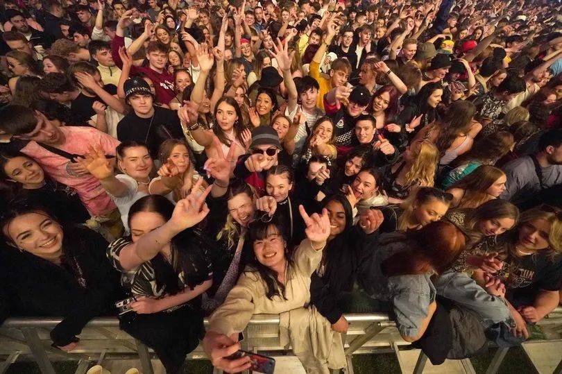 国产成人精品怡红院在线观看:04-06-24-27-29-46T：16,探索国产成人精品的魅力，怡红院在线观看的独特体验