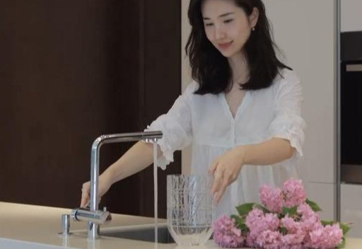 亚洲国产成人精品无码区花野真一:03-12-15-20-35-43R：03,探索亚洲国产成人精品的无码区——花野真一的独特魅力（03-12-15-20-35-43R）