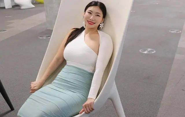 丰满少妇内射一区:06-15-18-27-33-39P：02,丰满少妇内射一区，探索成熟魅力的独特韵味