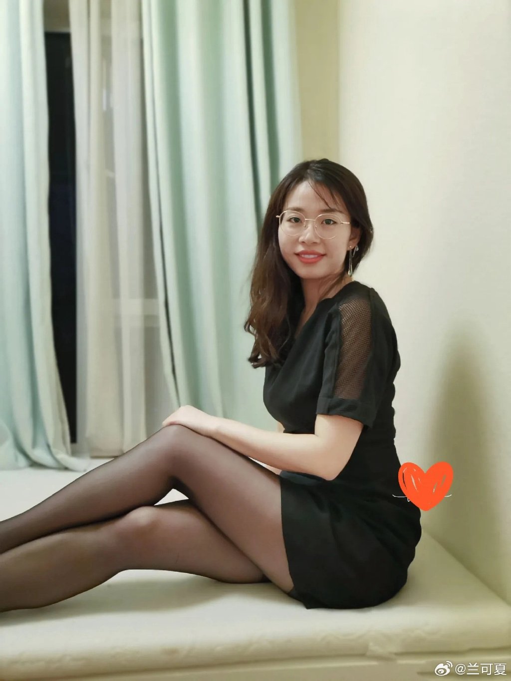 无码专区人妻丝袜:07-10-11-21-43-46V：26,探索无码专区，人妻丝袜的魅力与边界