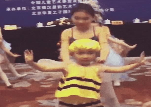 AV边做边流奶水无码免费:02-10-13-14-21-43F：34,AV边做边流奶水无码免费，探索成人娱乐内容的边界与挑战