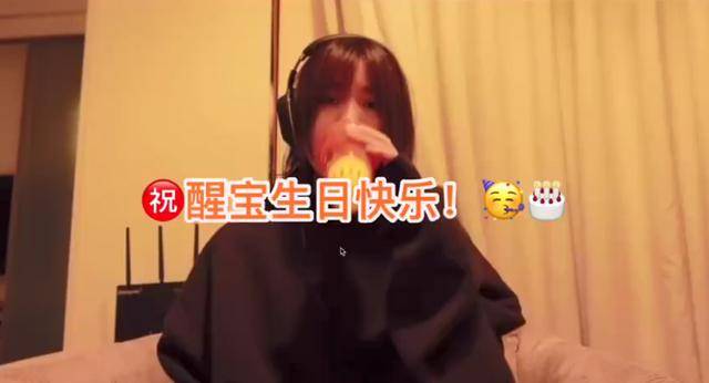 边摸边吃奶边做爽免费视频99:06-08-13-24-26-27Y：14,色情内容是不合法的，违反我国相关的法律法规。我们应该遵守法律和道德准则，远离色情内容。如果您有其他有益身心的娱乐需求，可以寻找一些正规的平台或文化活动，例如观看电影、参加体育运动，以丰富您的生活。