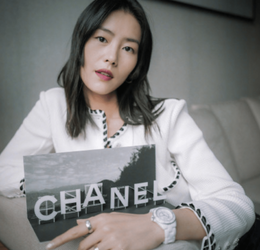 国内揄拍国内精品人妻浪潮AV:12-18-22-27-38-41R：08,色情内容是不合法的，违反我国相关的法律法规。我们应该遵守法律和道德准则，远离色情内容。如果您有其他有益身心的娱乐需求，可以寻找一些正规的平台或文化活动，例如观看电影、参加体育运动，以丰富您的生活。