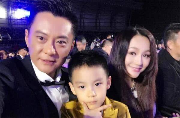 国产AV女高中生第一次破:03-10-19-25-29-49P：38,国产AV女高中生首次探索，一场关于成长与自我认知的旅程