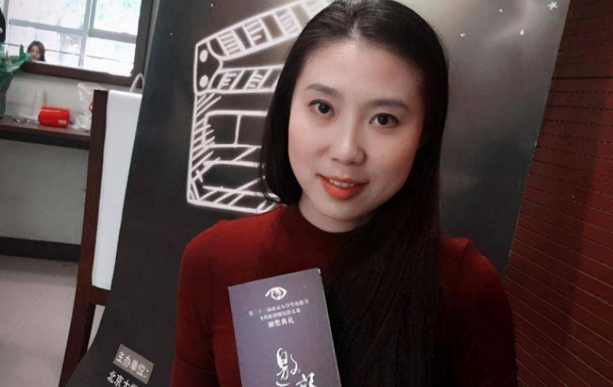 人妻中文av无码。久久:07-21-23-27-30-48V：17,关于成人内容的探讨与警示，面对现实，尊重他人，远离不适宜的内容