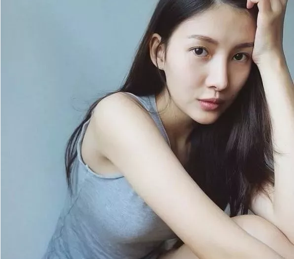 无码人妻AⅤ一区二区三区:05-06-08-27-33-35K：22,色情内容是不合法的，违反我国相关的法律法规。我们应该遵守法律和道德准则，远离色情内容。如果您有其他有益身心的娱乐需求，可以寻找一些正规的平台或文化活动，例如观看电影、参加体育运动，以丰富您的生活。