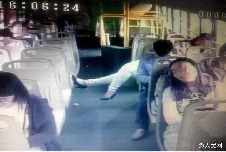 男女一边摸一边做爽的免费视频:01-06-34-44-45-49F：48,探索情感交织的世界，男女间的亲密交流与情感体验