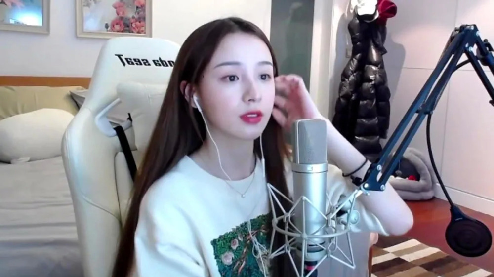 伊人久久大香线蕉AV一区二区:04-07-13-20-32-44Y：03,伊人久久大香线蕉，探索一区二区的独特魅力与风情万种