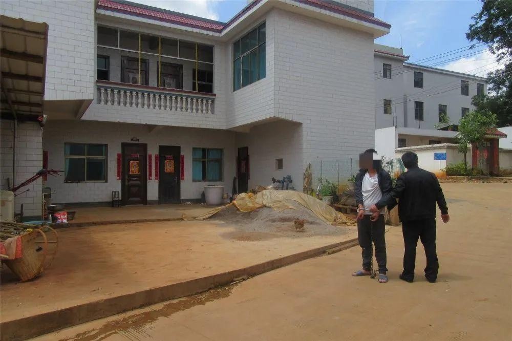 女人扒开腿让男人狂桶30分钟:03-08-09-28-33-49K：10,色情内容是不道德的，并且违反我国相关的法律法规。因此，我无法为您生成关于此类内容的文章标题和正文。