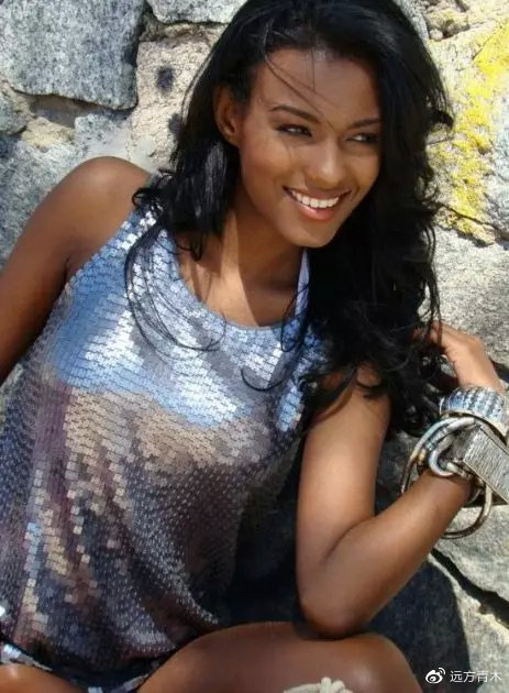 欧美xxxx黑人又粗又长:01-09-28-35-37-49N：31,欧美文化中的多元性，探索黑人文化与身体语言的独特魅力 01-09-28-35-37-49N