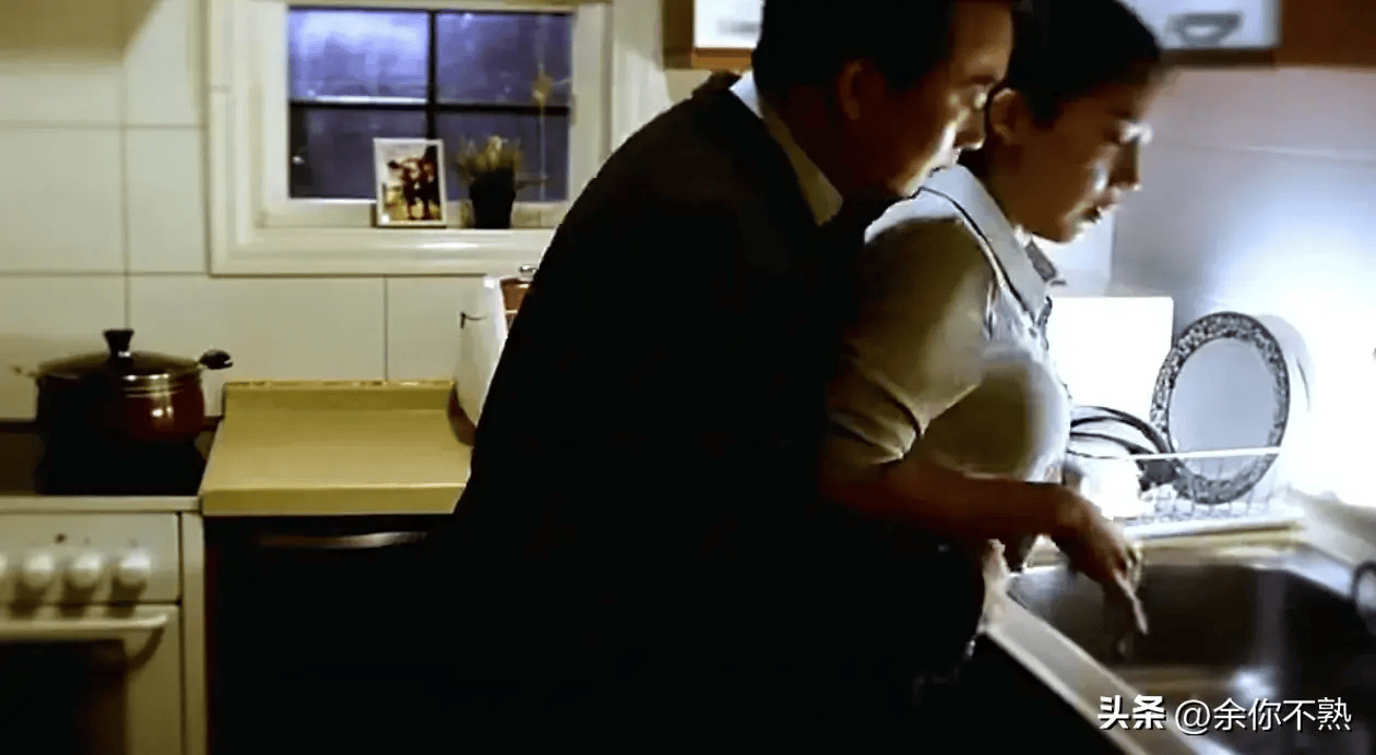 少妇厨房愉情理伦片视频下载:03-13-18-25-36-41K：20,探索家庭和谐之美，厨房里的愉悦时光与伦理情感