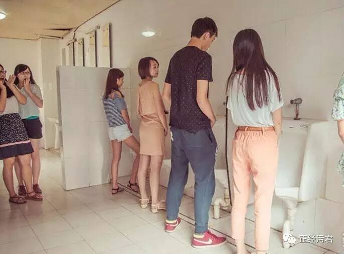 八个少妇沟厕小便各种大屁股:03-09-10-12-40-44K：14,关于八个少妇在公共厕所的沟通行为及相关话题的思考