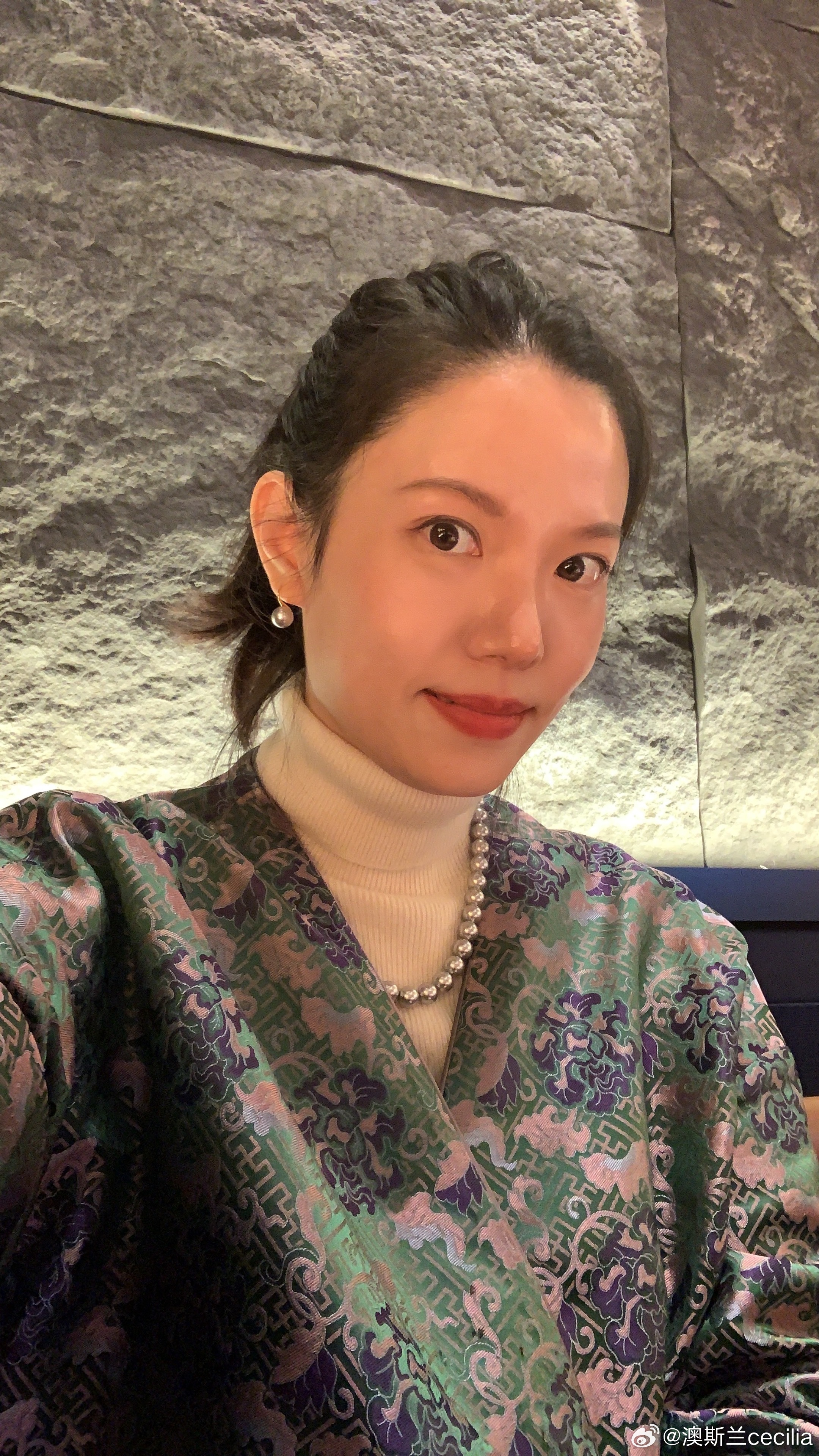 亚洲人成自拍蜜芽:05-16-19-21-23-40M:33,亚洲人成自拍蜜芽,探索数字时代的自我表达与身份认同 亚洲人成自拍蜜芽:05-16-19-21-23-40M:33,亚洲人成自拍蜜芽,探索数字时代的自我表达与身份认同