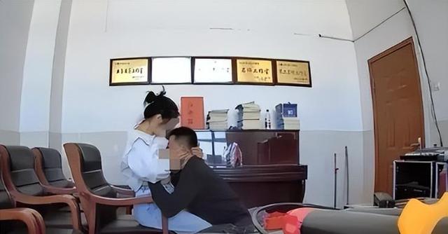 办公室娇喘的短裙老师在线视频:08-21-27-37-46-49L：43,办公室娇喘的短裙老师，在线视频探索与反思