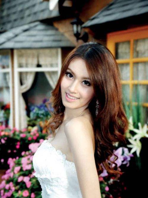 亚洲精品无码国模:34-35-38-40-42-43Y：13,关于亚洲精品无码国模的讨论，从尺寸到时尚影响力