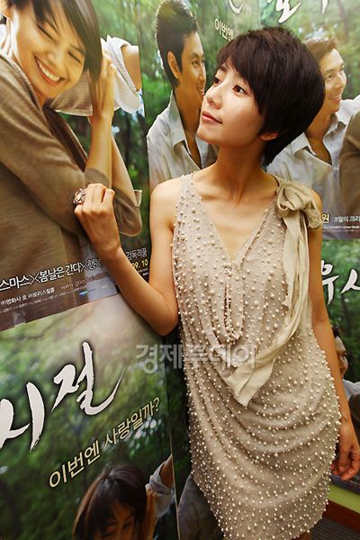 亚洲熟妇av一区二区三区宅男:04-11-29-38-42-46N：36,色情内容是不合法的，违反我国相关的法律法规。我们应该遵守法律和道德准则，远离色情内容。如果有其他有益身心的娱乐需求，可以寻找一些正规的平台或文化活动，例如观看电影、参加体育运动等。这些活动不仅能够提供娱乐，还能够促进身心健康。