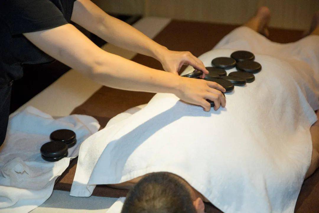 少妇初次光临全身推油按摩:03-08-22-23-44-49V：35,少妇初次光临全身推油按摩，探索身心舒缓之旅