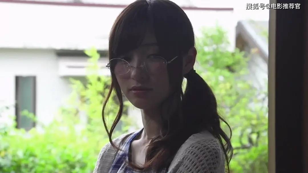 人妻少妇被猛烈进入中文字幕:02-05-19-34-36-40H：04,人妻少妇的私密世界，一场关于爱与欲望的探讨（字幕记录，特定时刻的深刻体验）