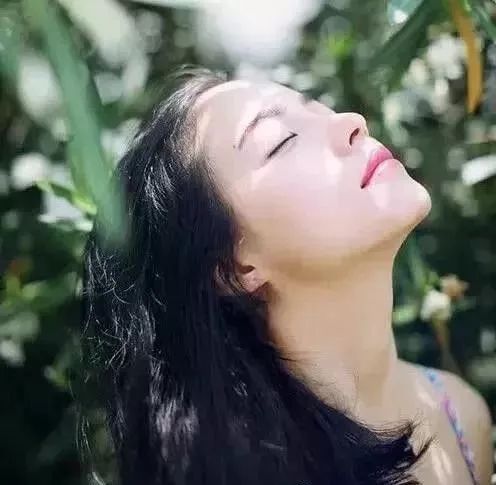 女人的精水喷出来视频:14-20-21-25-38-46L：01,关于女性生理现象的探讨，对精水喷出来视频的理性解读