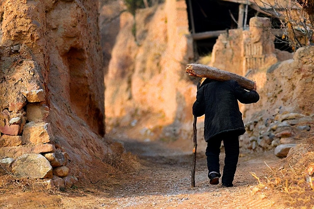 80岁老熟妇乱子伦牲交:05-16-23-37-44-45P：37,老熟妇的禁忌之恋，乱子伦牲交与人生的复杂纠葛