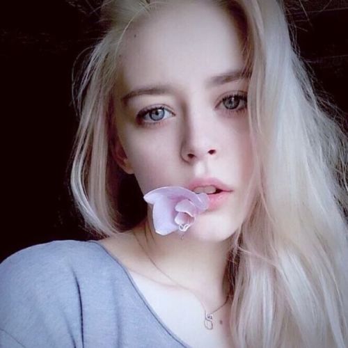 欧美人与动牲交a精品:03-12-15-20-35-43R：03,欧美人与动物交流的艺术，一场跨越界限的和谐交融之旅（文章虚构）