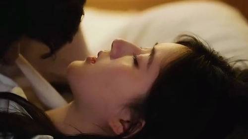 男女下面一进一出好爽视频:04-14-24-33-41-43K：11,探索情感交织的世界，男女间的微妙体验