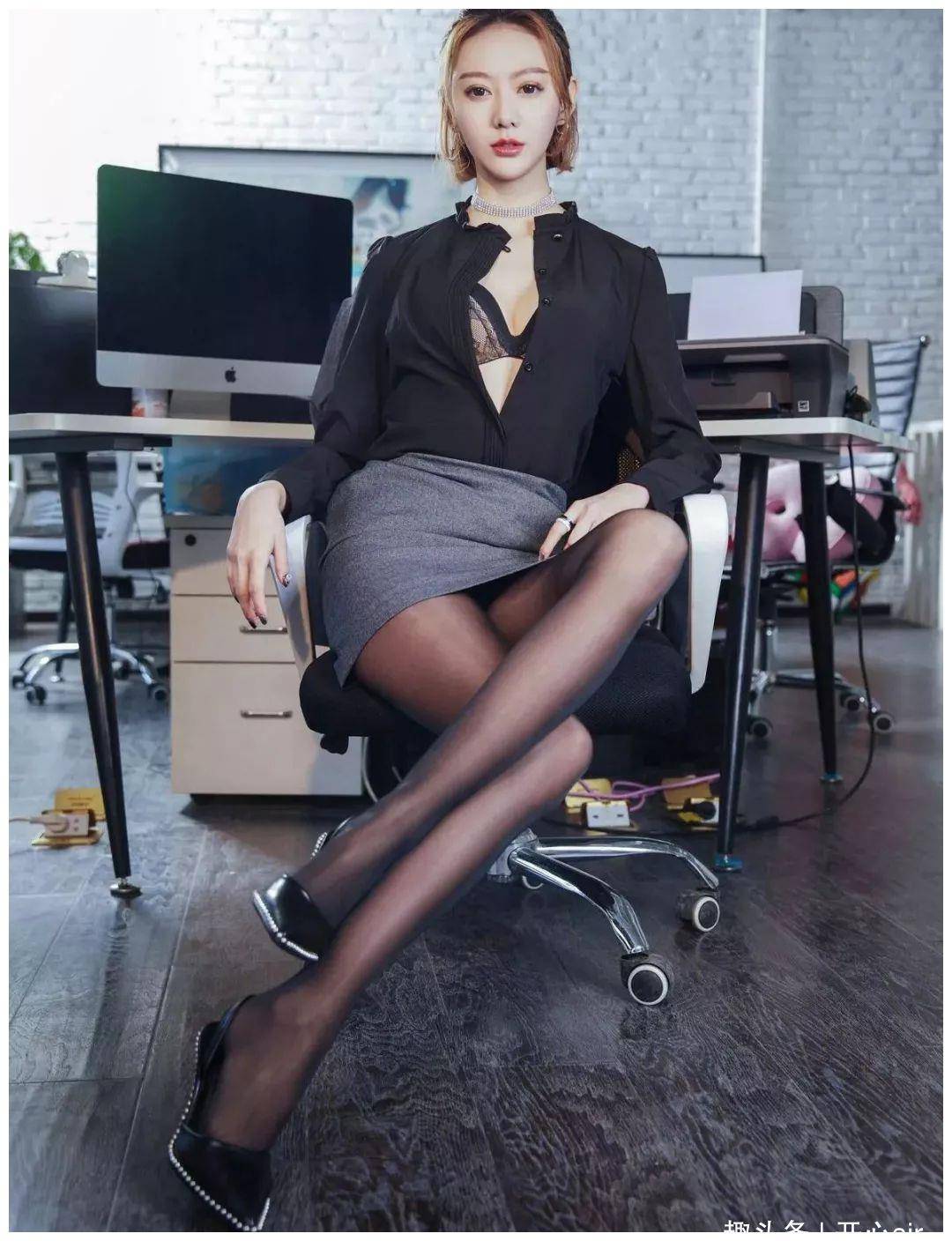 办公黑色丝袜脚足国产在线观看:03-16-22-24-25-29Y：40,办公黑色丝袜脚足国产在线观看，探索时尚与工作的交融之美