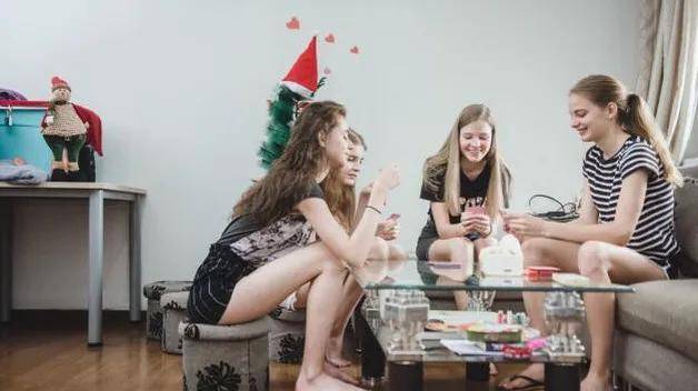 无码人妻精品一区二:19-22-29-39-40-42Y：02,色情内容是不合法的，违反我国相关的法律法规。我们应该遵守法律和道德准则，远离色情内容。如果有其他有益身心的娱乐需求，可以寻找一些正规的平台或文化活动，例如观看电影、参加体育运动等。这些活动不仅能够提供娱乐，还能够促进身心健康。