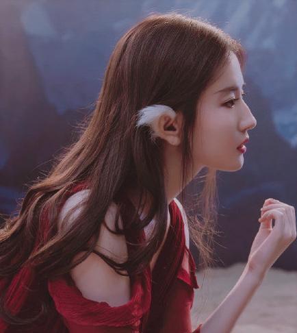 伊人久久大香线蕉AV仙人:12-13-19-25-34-49Z：38,色情内容是不合法的，违反我国相关的法律法规。我们应该遵守法律和道德准则，远离色情内容。如果您有其他有益身心的娱乐需求，可以寻找一些正规的平台或文化活动，例如观看电影、参加体育运动，以丰富您的生活。