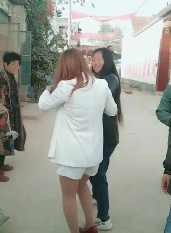 乱人伦人妻精品一区二区:02-04-12-25-27-49W：26,探索乱人伦人妻精品一区二区，深度解析背后的文化现象与伦理挑战