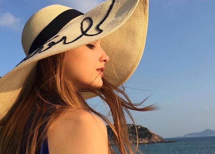 人人妻人人澡人人爽精品欧美:03-18-19-31-44-49R：35,色情内容是不合法的，违反我国相关的法律法规。我们应该遵守法律和道德准则，远离色情内容。如果有其他有益身心的娱乐需求，可以寻找一些正规的平台或文化活动，例如观看电影、参加体育运动、学习知识等，以丰富生活。