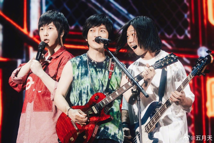 五月天天爽天天狠久久久综合:13-16-17-22-29-34Y：13,五月天天爽天天狠久久久综合，音乐、激情与时间的交织