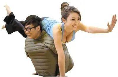 波多野结衣AV无码久久一区:14-24-30-35-43-46D：47,色情内容是不合法的，违反我国相关的法律法规。我们应该遵守法律和道德准则，远离色情内容。如果您有其他有益身心的娱乐需求，可以寻找一些正规的平台或文化活动，例如观看电影、参加体育运动，以丰富您的生活。