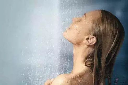 小鲜肉洗澡时自慰网站XNXX:02-04-09-15-41-48S：14,小鲜肉洗澡时的自我探索与数字世界的神秘交汇——XNXX网站的一次独特体验