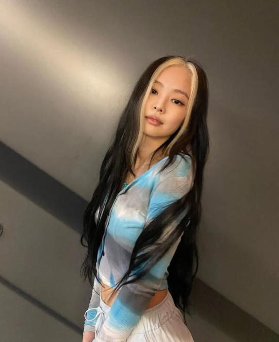 伊人久久大香线蕉av最新:19-27-29-39-46-47M：15,伊人久久大香线蕉，探索最新AV文化的魅力与变迁