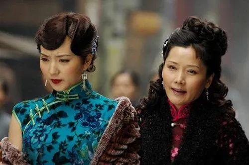 高大丰满40岁东北少妇:03-11-20-31-34-35D：47,高大丰满的东北少妇，岁月赋予的韵味与魅力不减